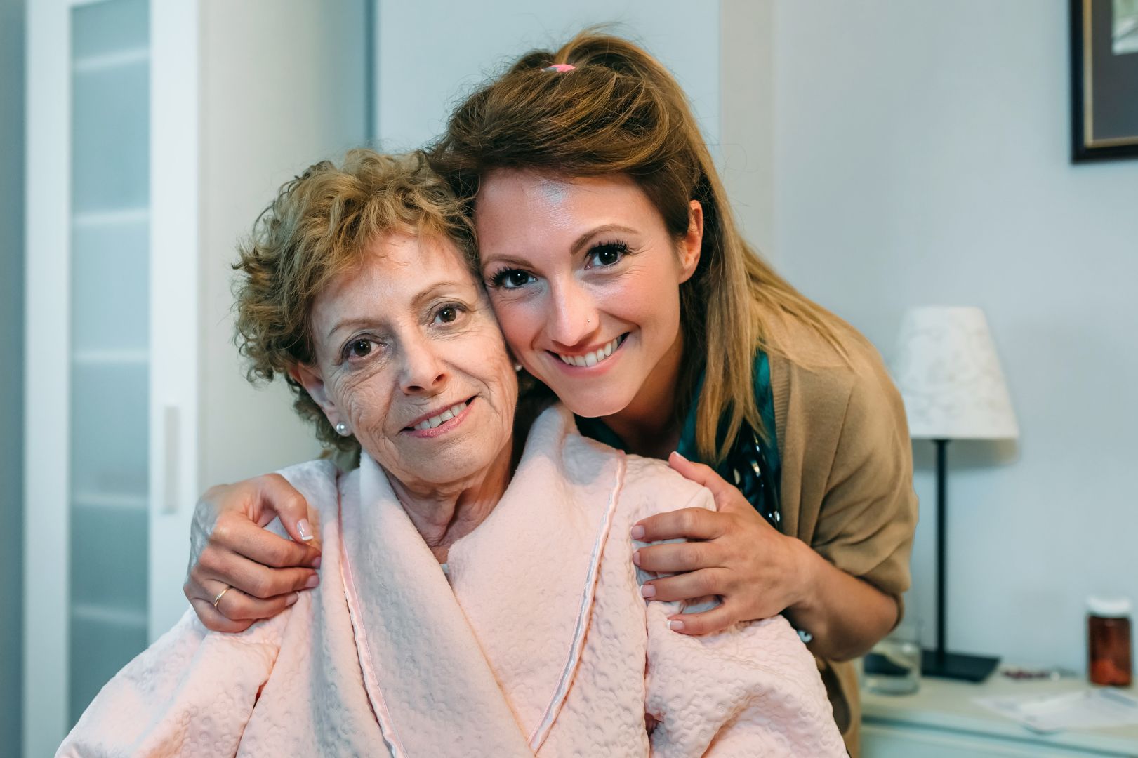 Betreuungskraft, Pflegedienst oder examinierte Pfleger – wer für was bei der Altenpflege zuständig ist?